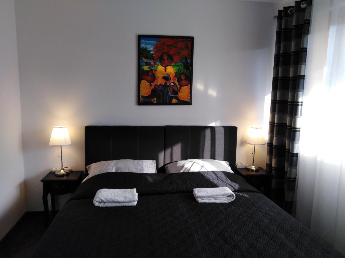 Filsdeger Haz - Central Rooms & Apartmans Buitenkant foto