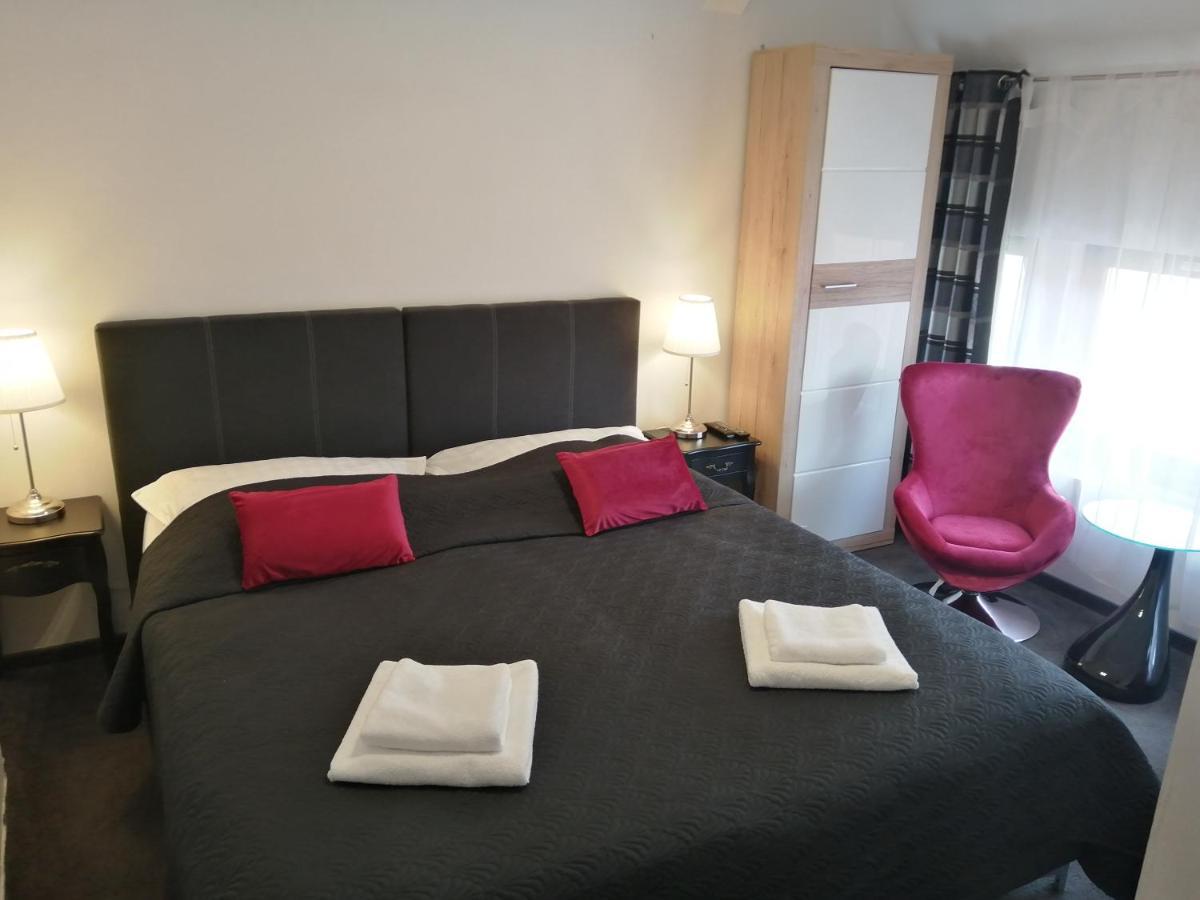 Filsdeger Haz - Central Rooms & Apartmans Buitenkant foto
